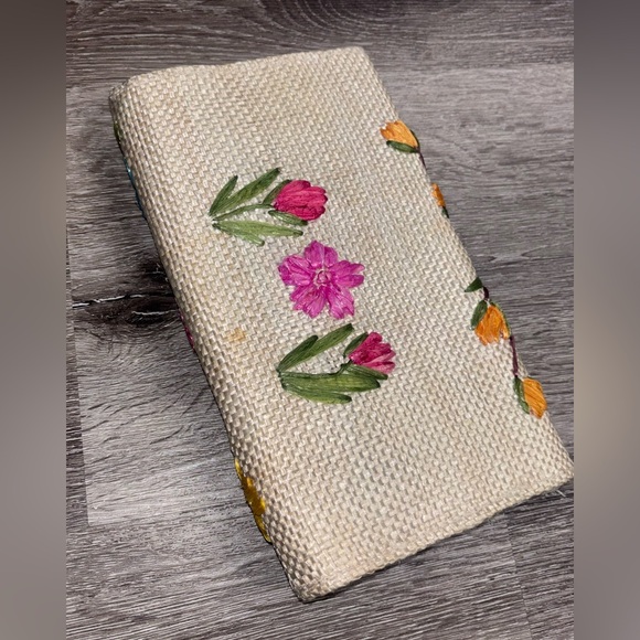 Floral Embroidered Clutch - Picture 7 of 7